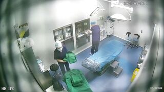 2021三月新流出破解整容医院手术室摄像头监控偷拍几个妹子麻醉后任人摆布插尿管对白清晰