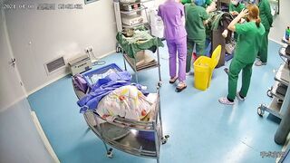 珍稀资源破解医院手术室摄像头偷拍几个做流产手术的妹子有两个貌似大学生模样