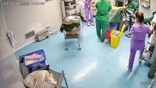 珍稀资源破解医院手术室摄像头偷拍几个做流产手术的妹子有两个貌似大学生模样